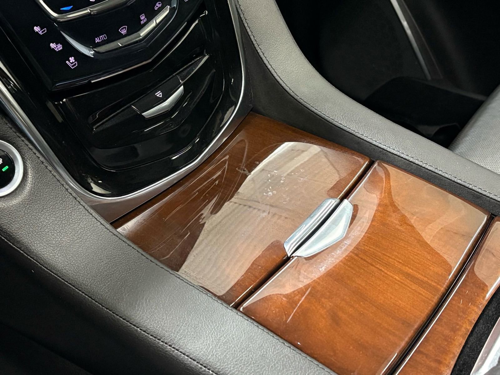 Used 2018 Cadillac Escalade Premium Luxury RWD image 21