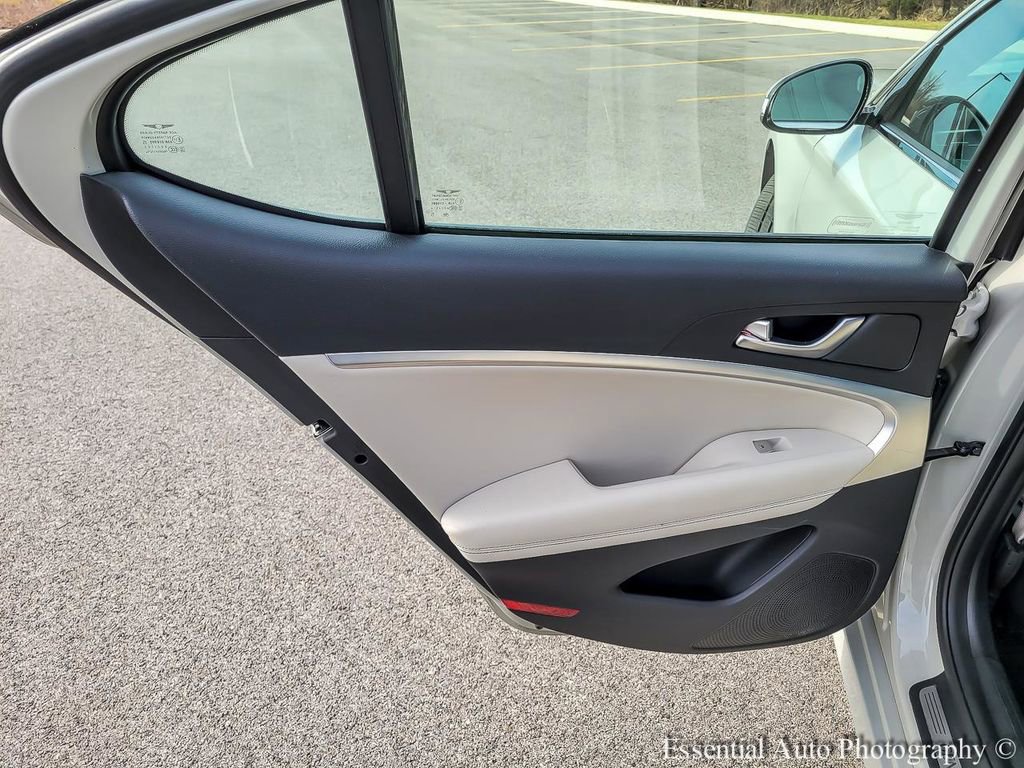 Used 2024 Genesis G70 2.5T image 26