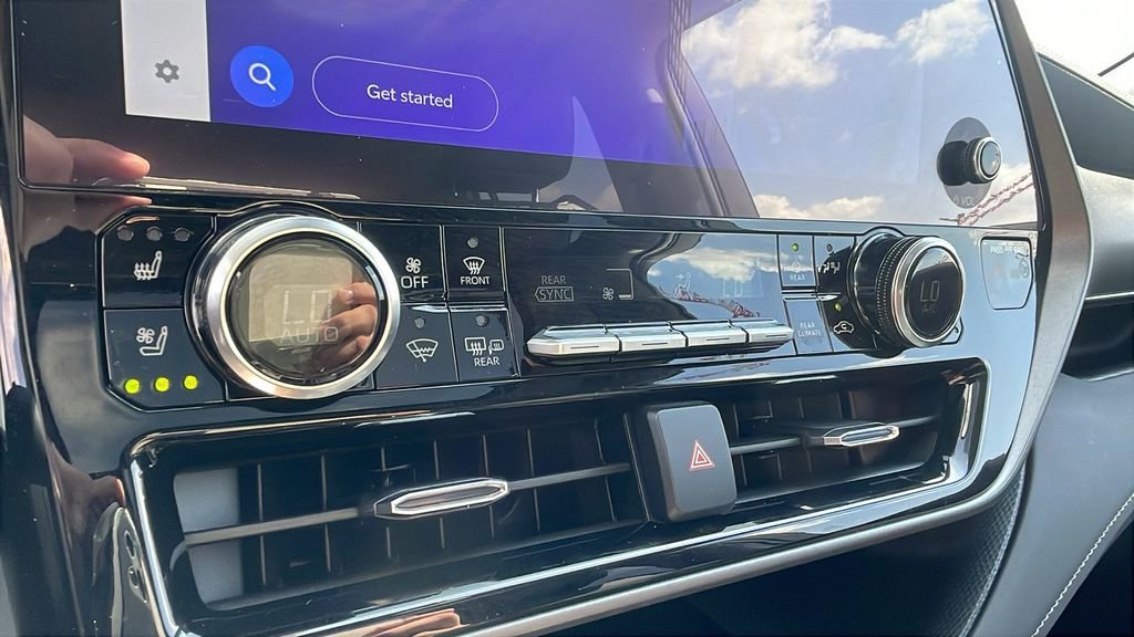 Used 2024 Toyota Highlander Limited image 21