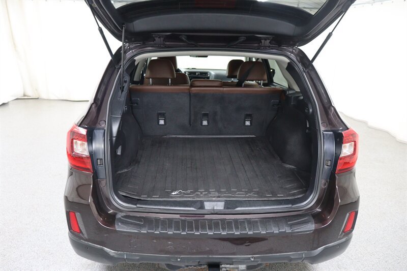 Used 2017 Subaru Outback 3.6R Touring AWD/4WD image 30