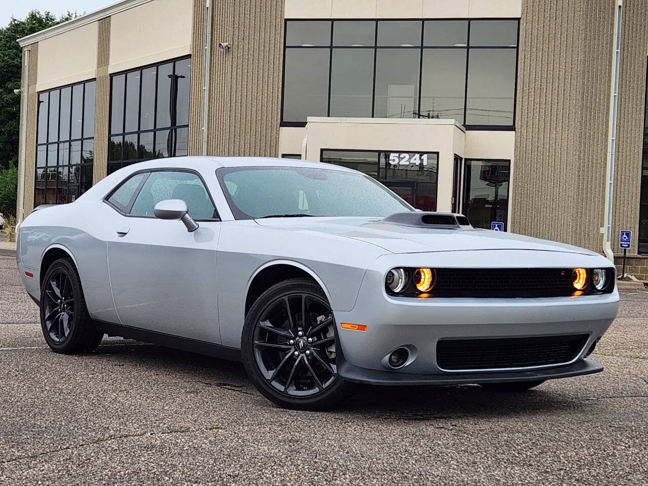 Used 2022 Dodge Challenger GT w/ Blacktop Package AWD/4WD image 31