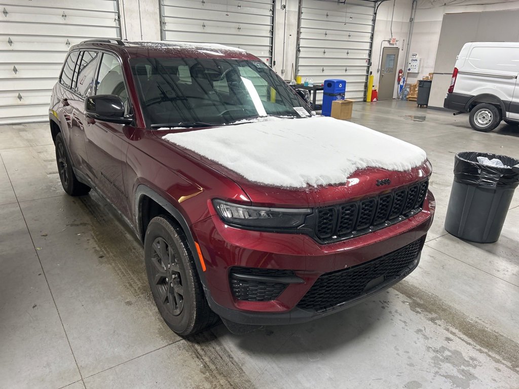 Used 2024 Jeep Grand Cherokee Altitude