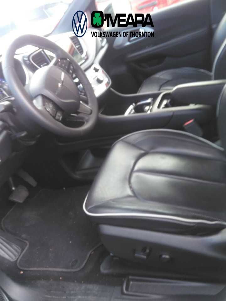 Used 2025 Chrysler Pacifica Limited FWD image 5