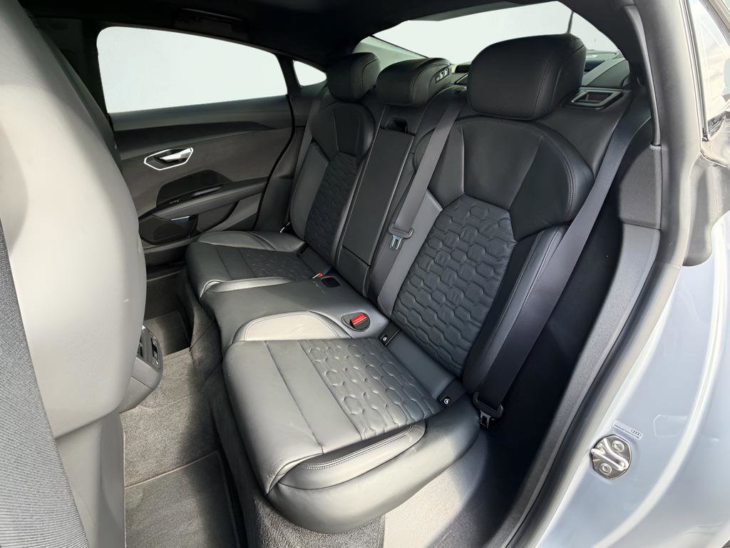 Used 2022 Audi e-tron GT Prestige image 23