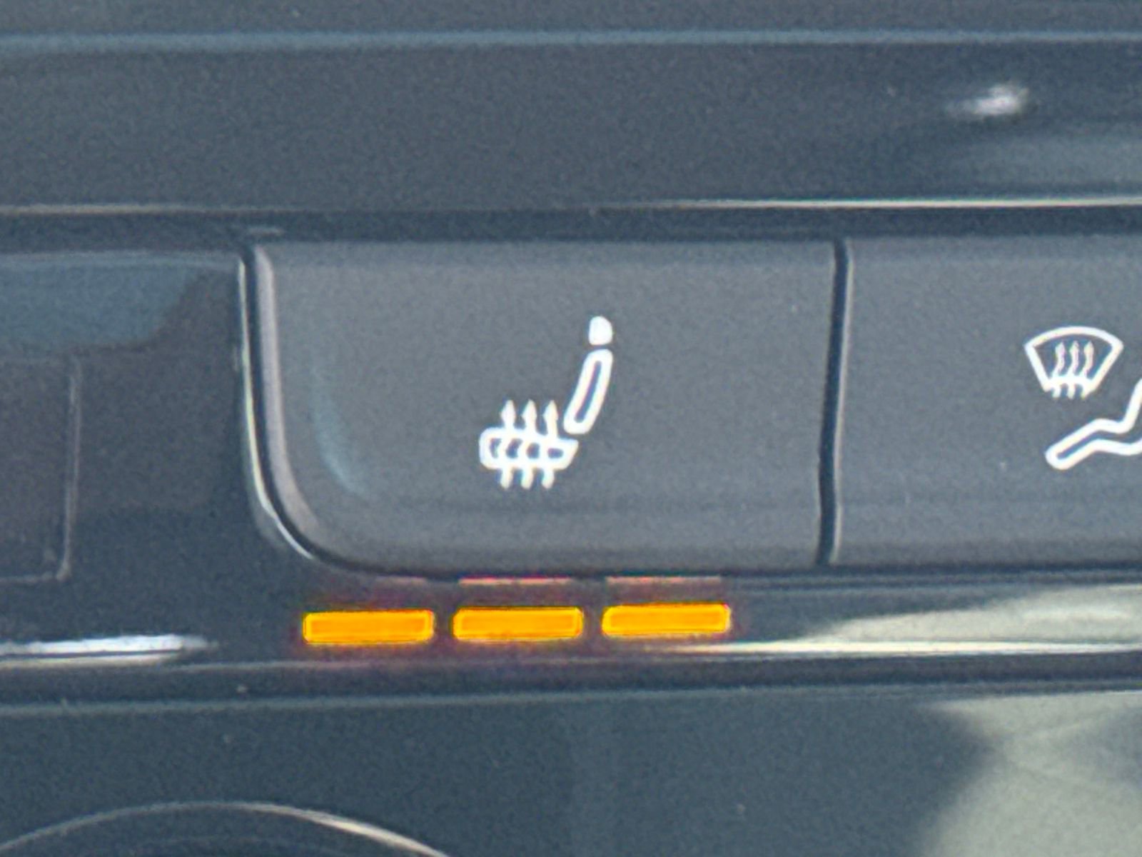 Certified 2023 Volkswagen Taos SEL image 35