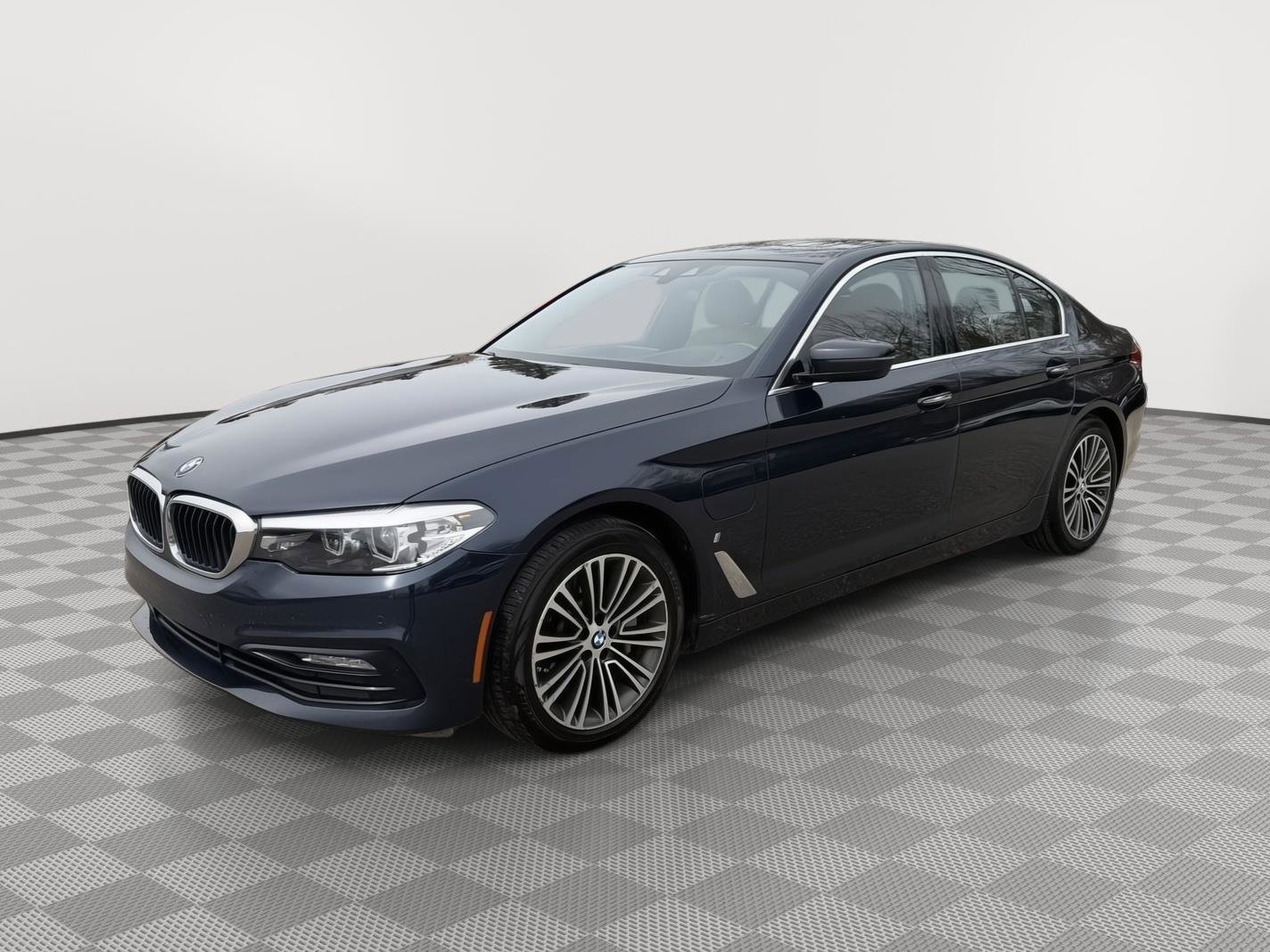 Used 2018 BMW 530e xDrive AWD/4WD image 5