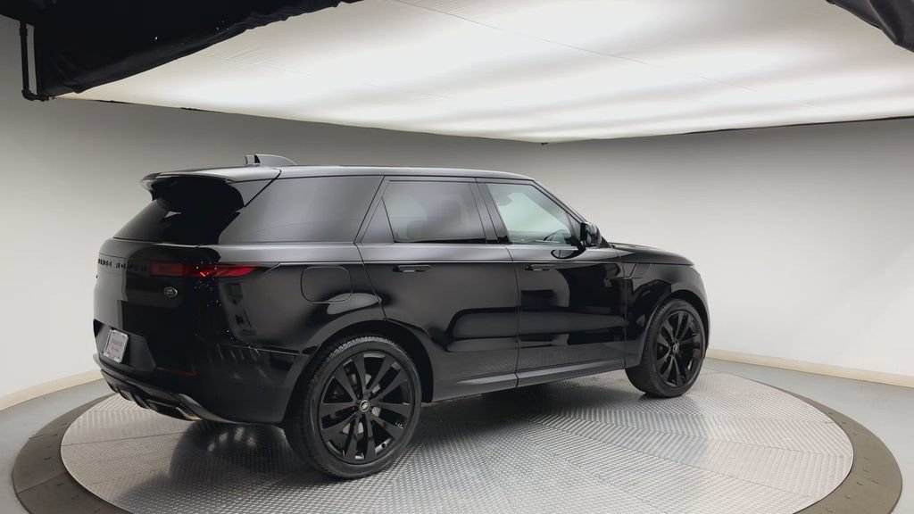 Used 2023 Land Rover Range Rover Sport SE AWD/4WD image 2