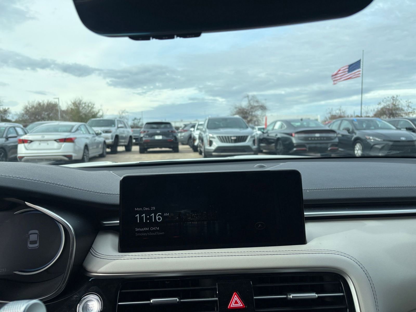 Used 2025 Genesis G70 2.5T image 18