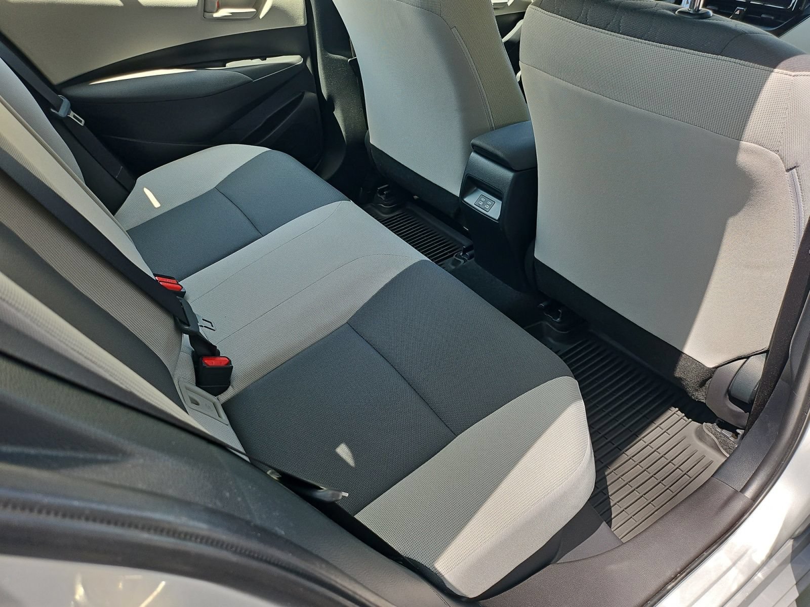Used 2025 Toyota Corolla LE w/ Convenience Package FWD image 32