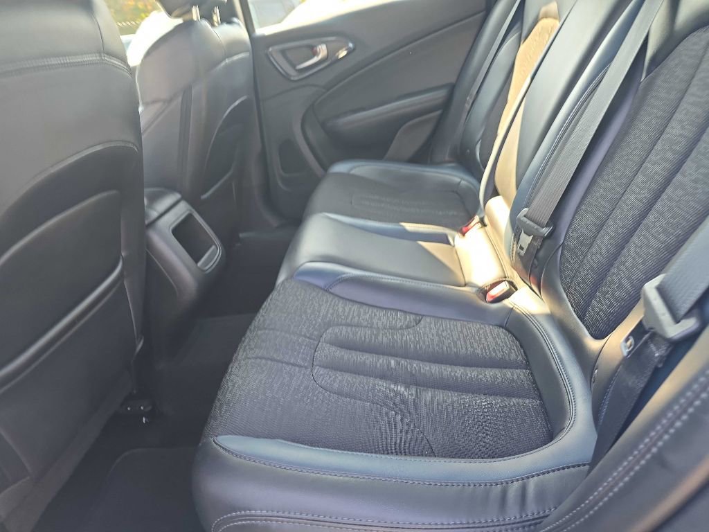 Used 2015 Chrysler 200 S image 13