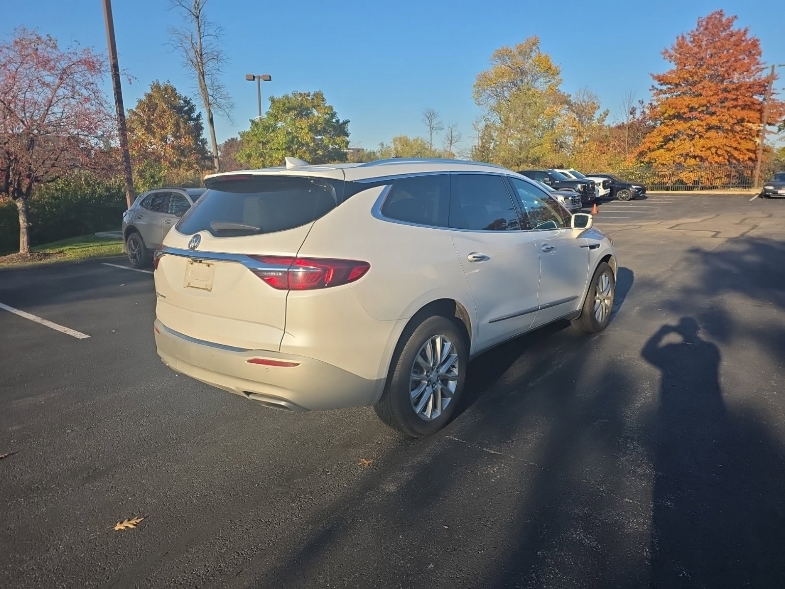 Used 2020 Buick Enclave Premium w/ Sun and Sites Package AWD/4WD image 3