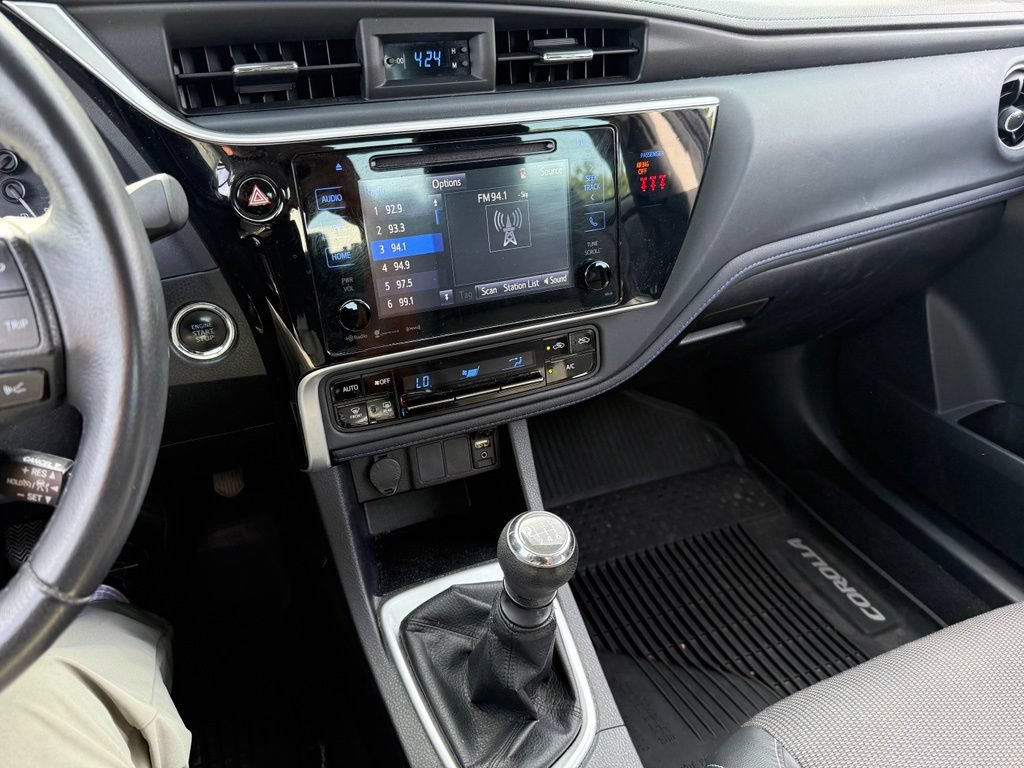 Used 2018 Toyota Corolla SE w/ Carpet Mat Package (TMS) FWD image 9