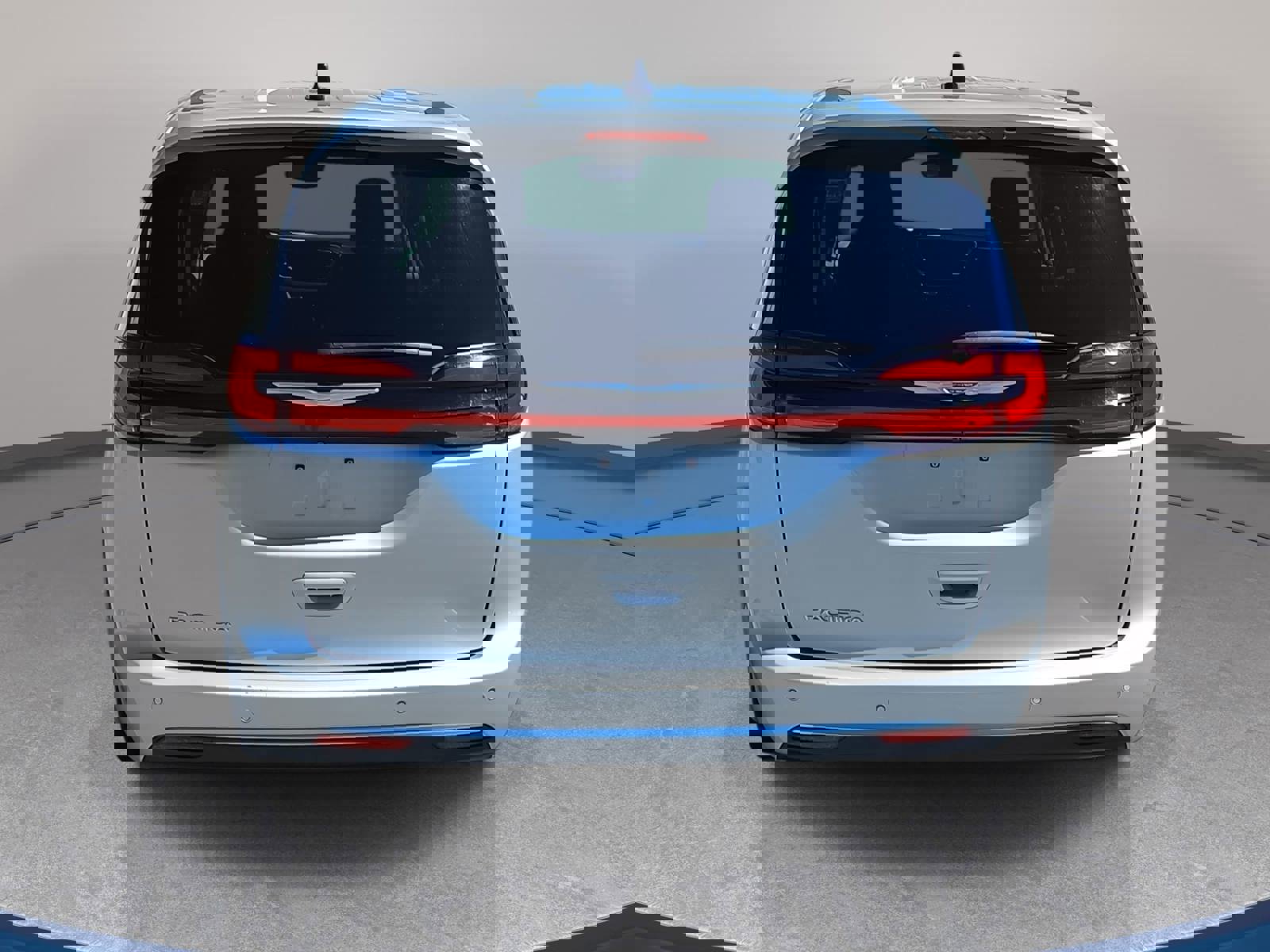 Used 2023 Chrysler Pacifica Touring-L image 6