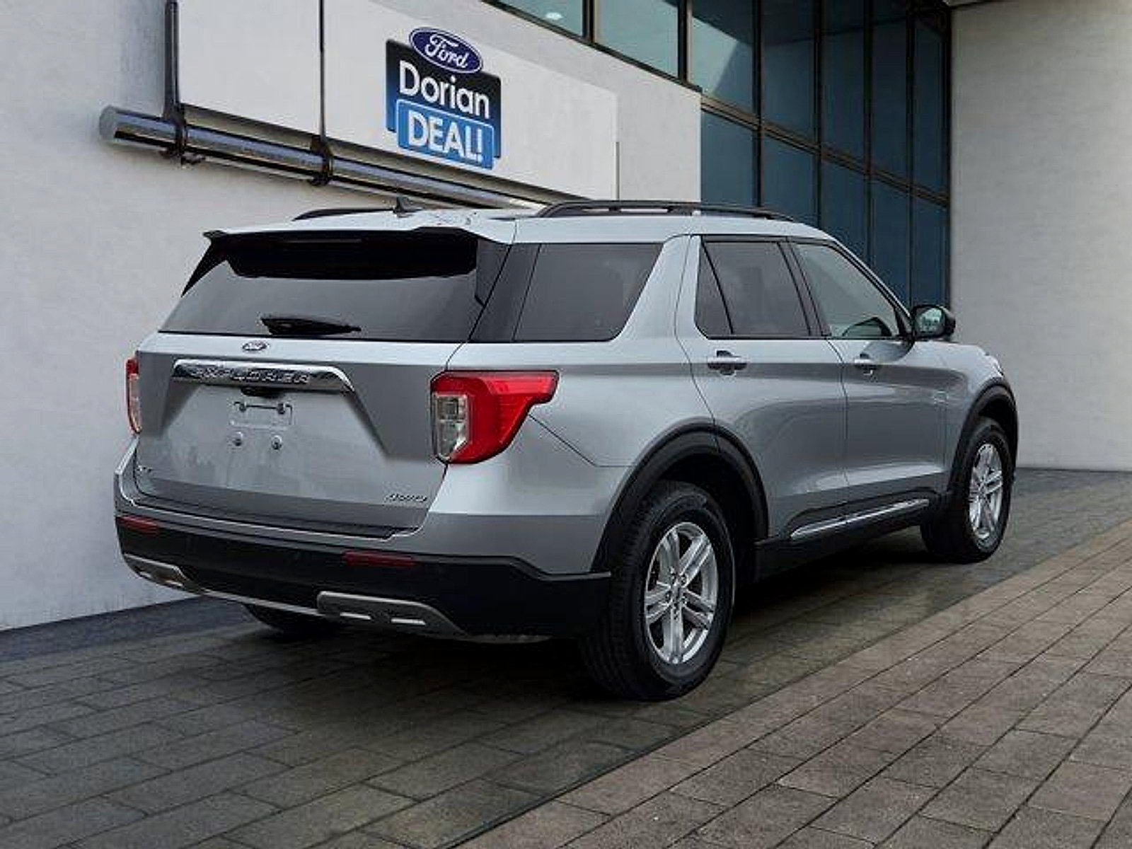 Certified 2023 Ford Explorer XLT w/ Equipment Group 202A AWD/4WD image 3