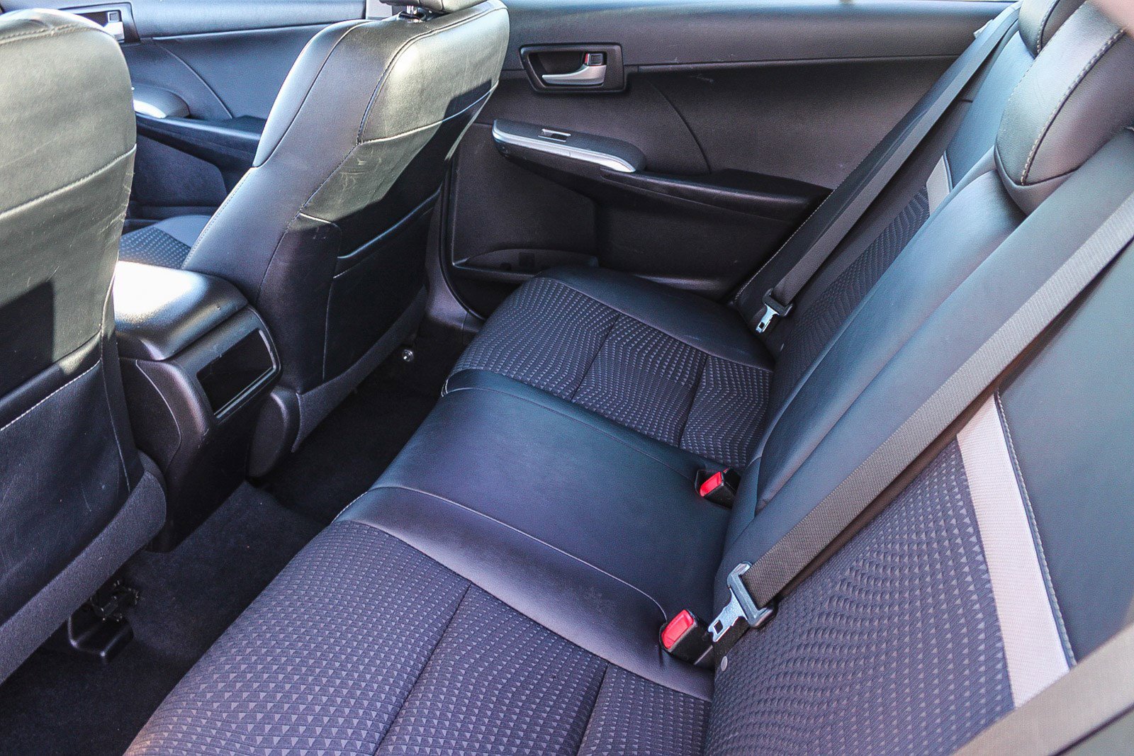 Used 2014 Toyota Camry SE image 19