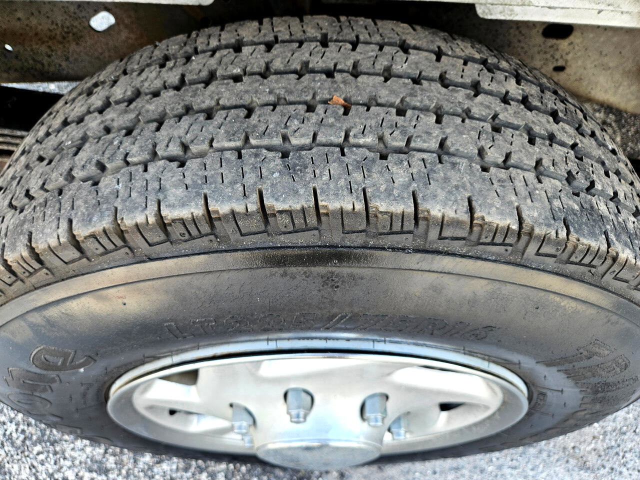 Used 1998 Ford E-250 and Econoline 250 image 16