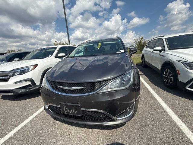 Used 2018 Chrysler Pacifica Touring-L Plus w/ Tire & Wheel Group FWD image 4