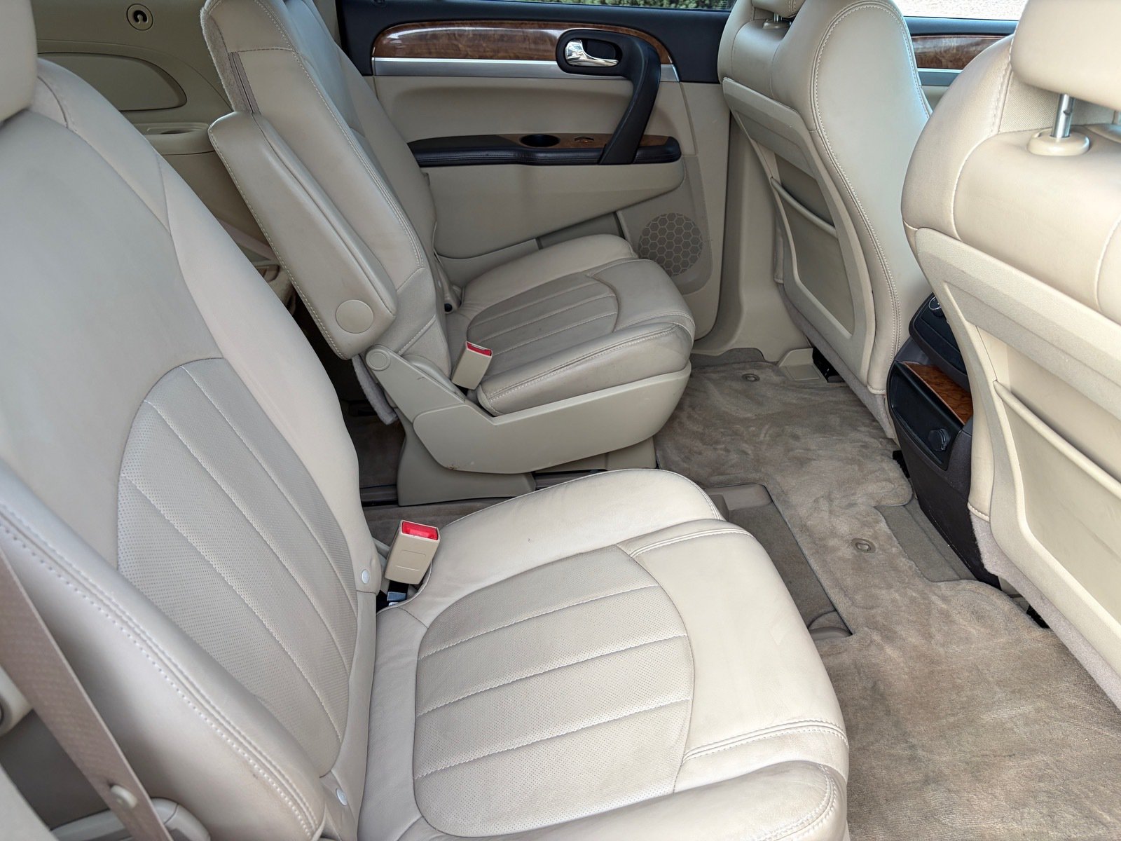 Used 2011 Buick Enclave CXL FWD image 12