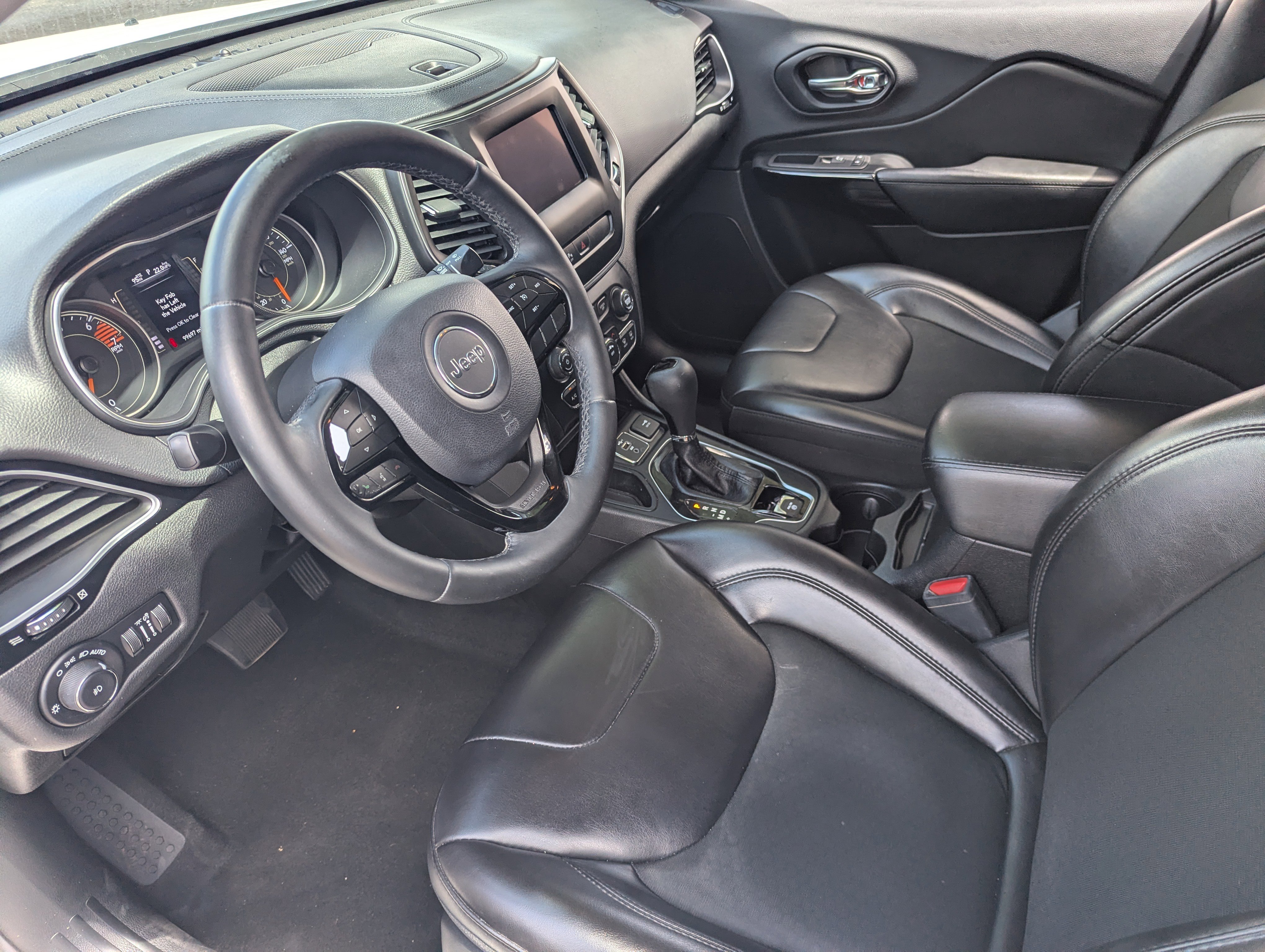 Used 2019 Jeep Cherokee Latitude Plus FWD image 16