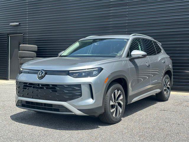 Used 2025 Volkswagen Tiguan S FWD image 2