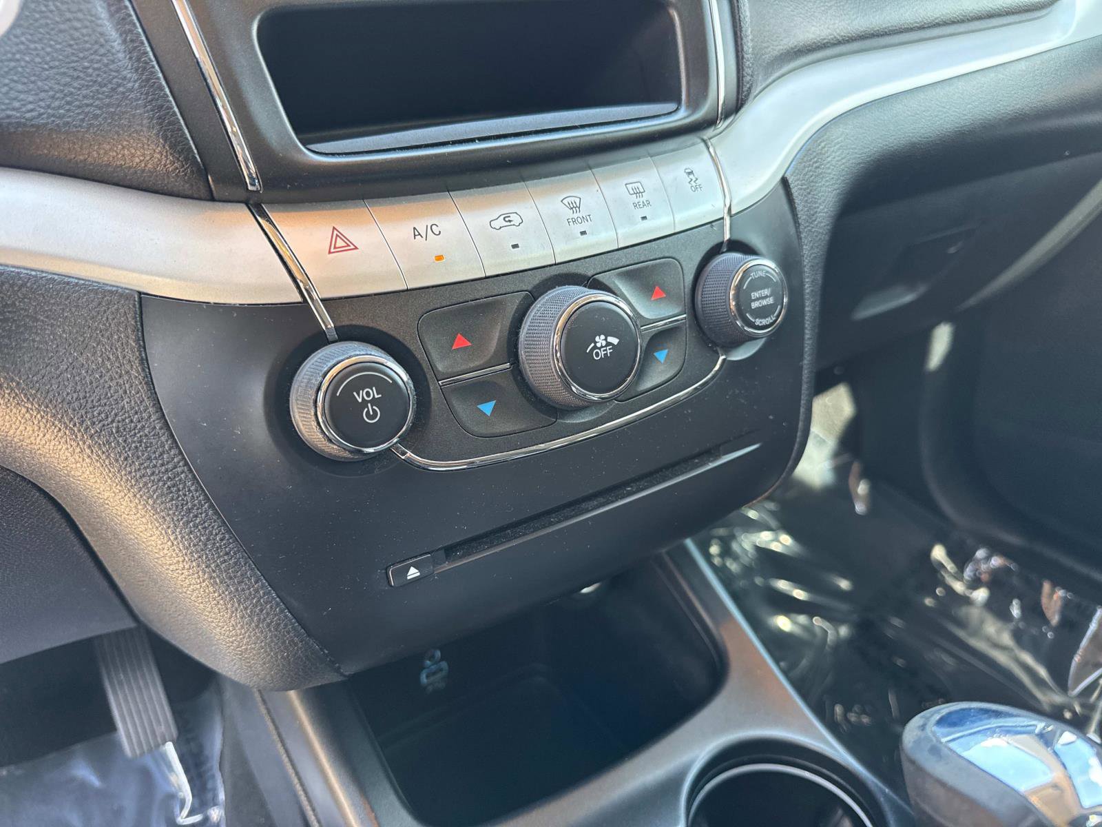 Used 2018 Dodge Journey SE FWD image 22