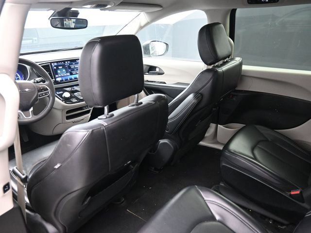 Used 2023 Chrysler Pacifica Touring-L FWD image 33