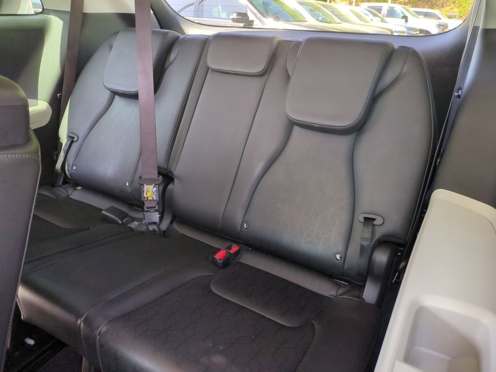 Used 2022 Kia Carnival LX image 25