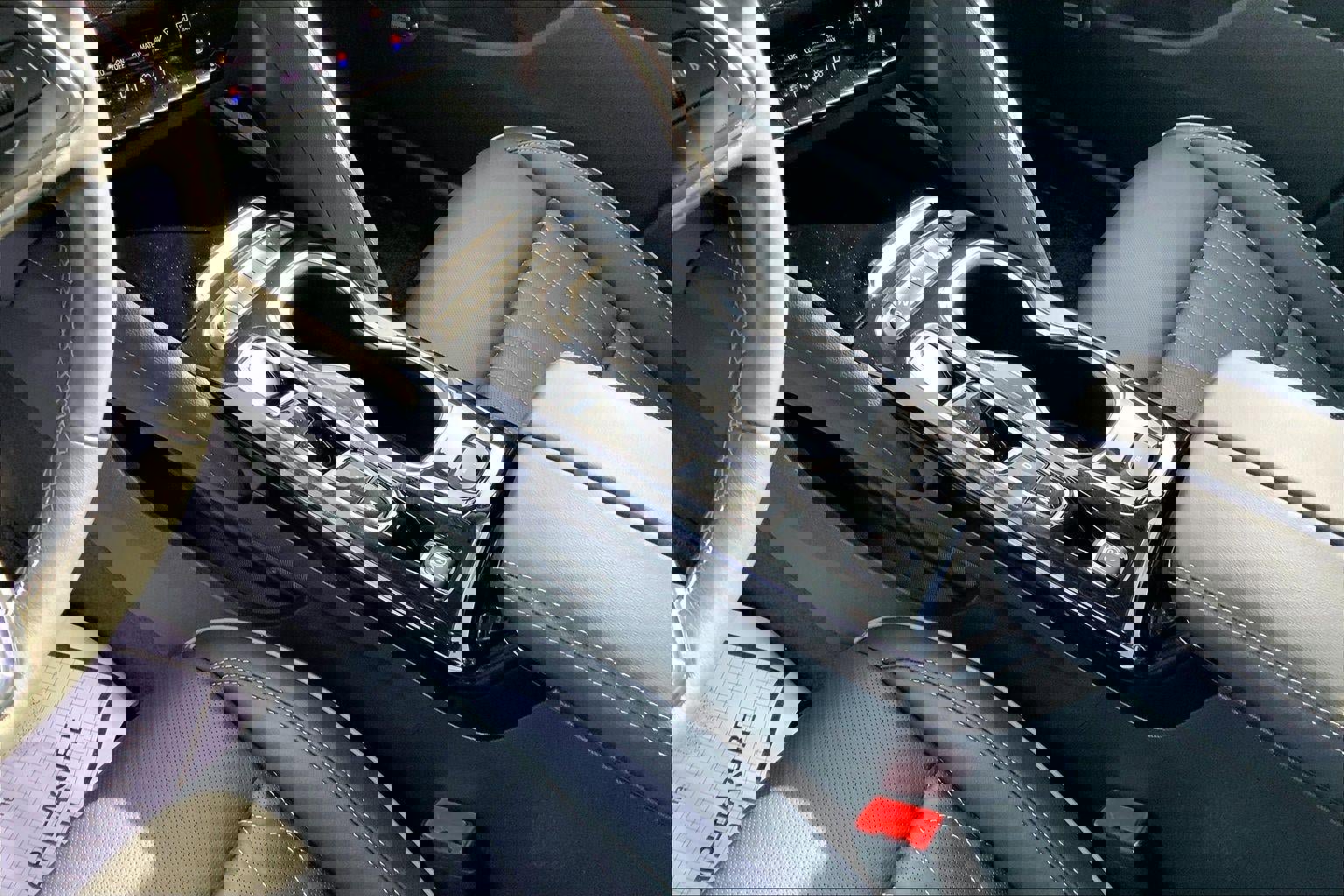 Used 2023 Buick Envision Avenir image 16