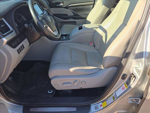 Used 2019 Toyota Highlander Limited FWD image 17