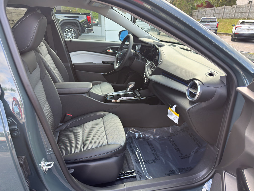 New 2026 Chevrolet Trax LT w/ Driver Confidence Package image 13
