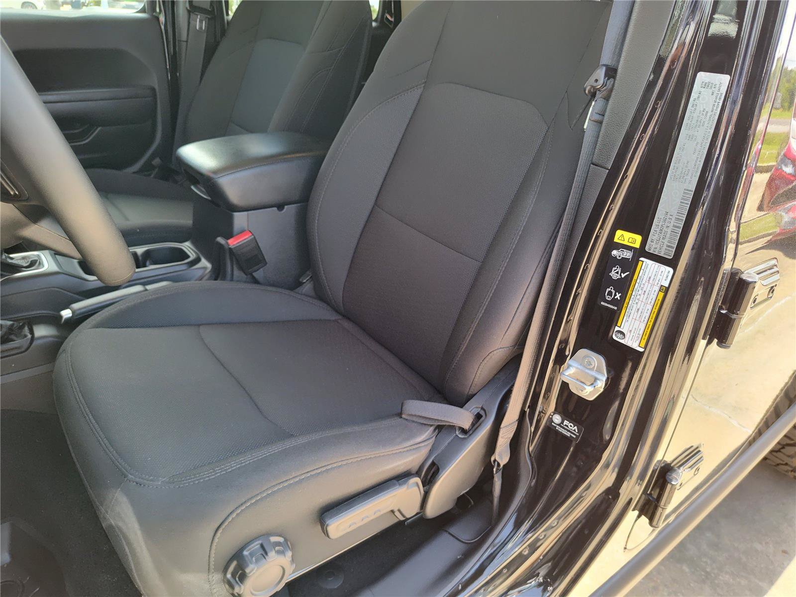 Used 2023 Jeep Gladiator Sport AWD/4WD image 15