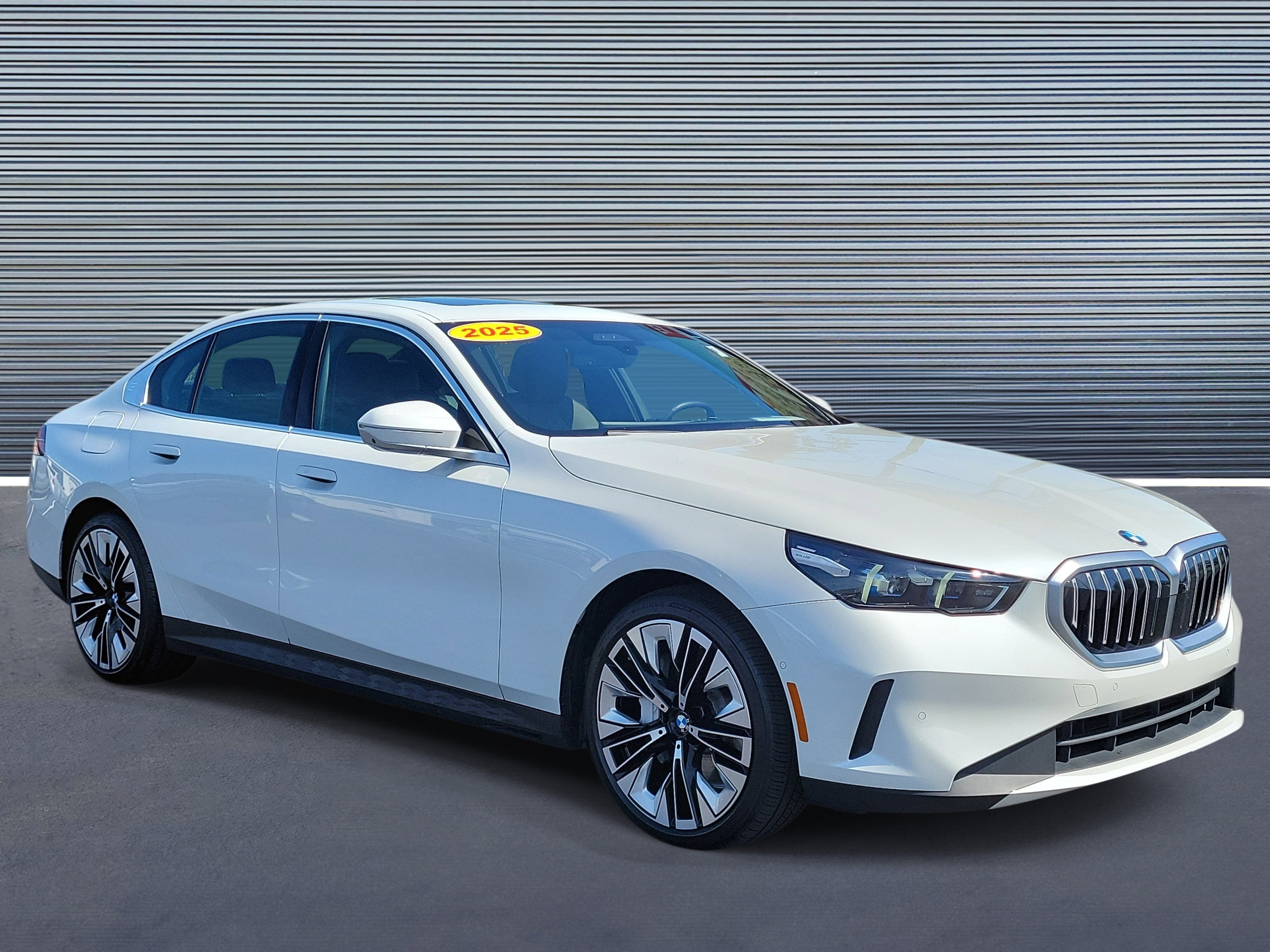 Used 2025 BMW 540i xDrive AWD/4WD image 2