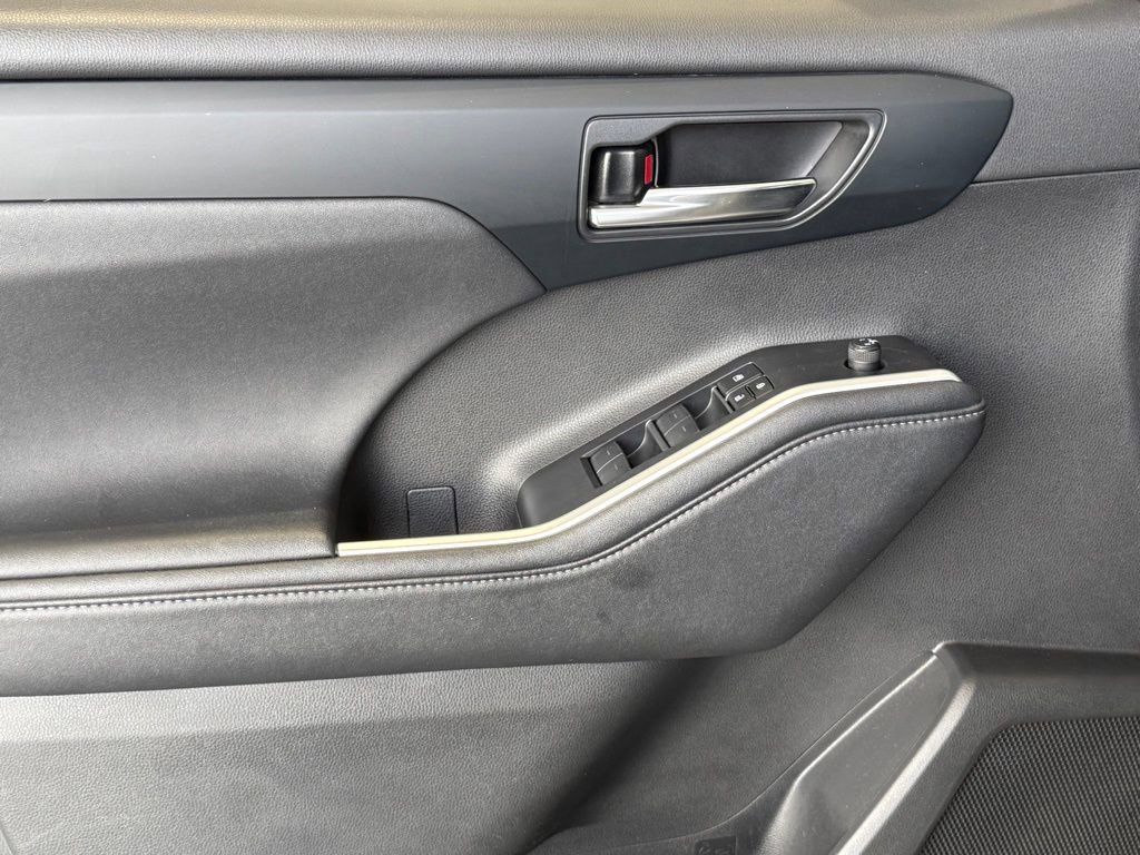 Used 2024 Toyota Highlander XLE image 20