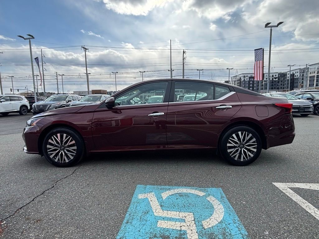 Used 2023 Nissan Altima 2.5 SV w/ SV Premium Package image 4