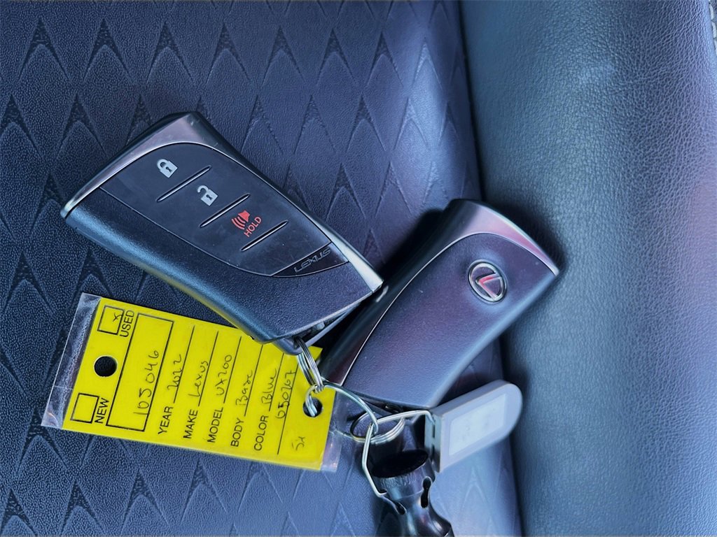 Used 2022 Lexus UX 200 image 32