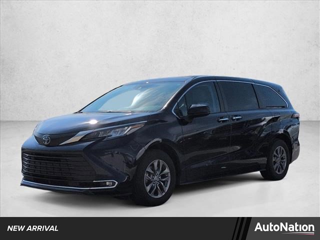 Used 2022 Toyota Sienna XLE