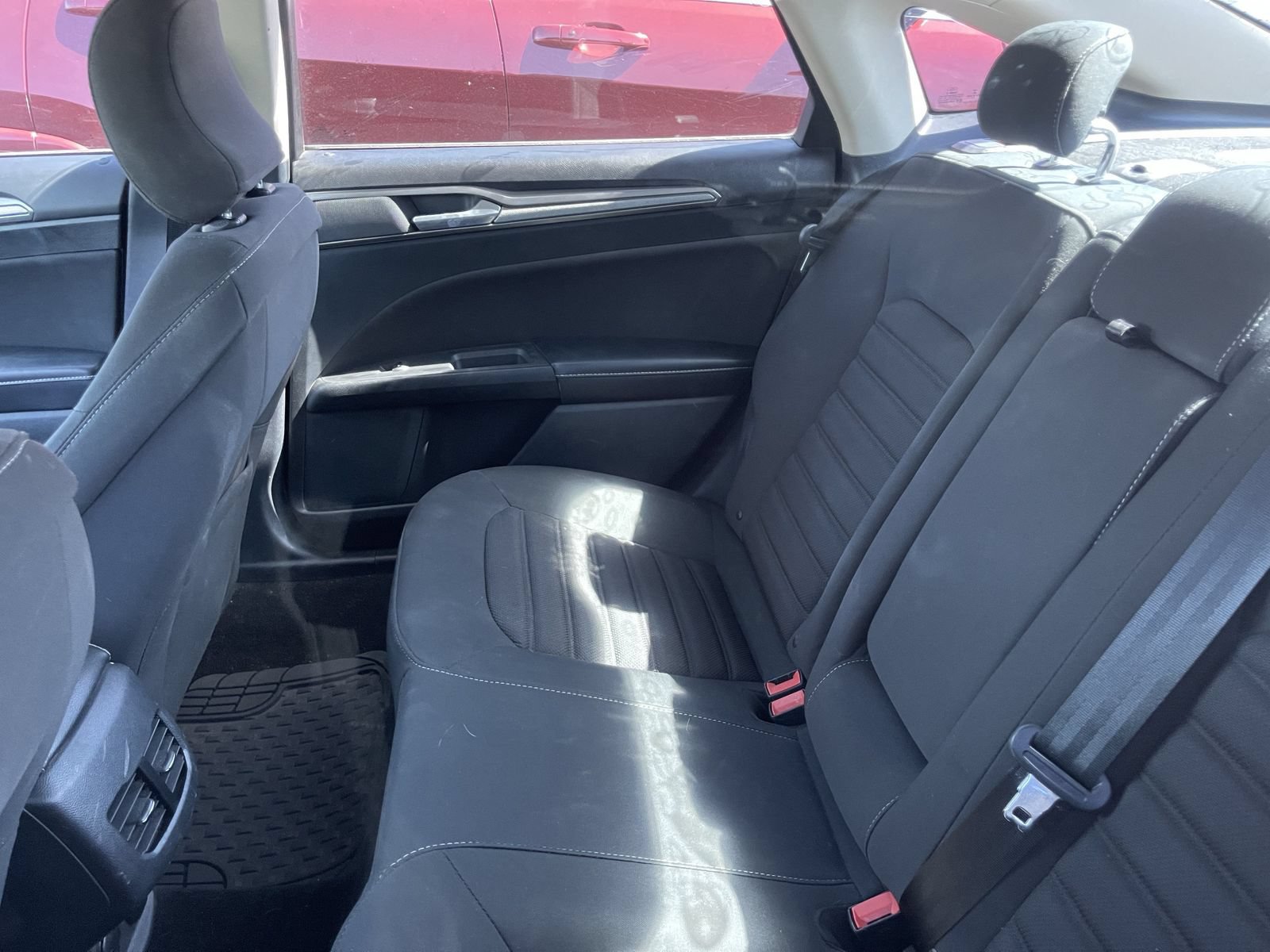 Used 2018 Ford Fusion SE FWD image 9