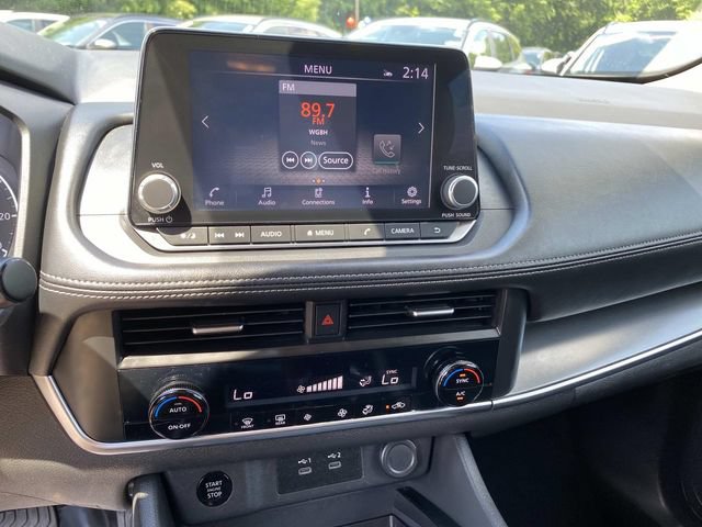 Used 2024 Nissan Rogue SV FWD image 10
