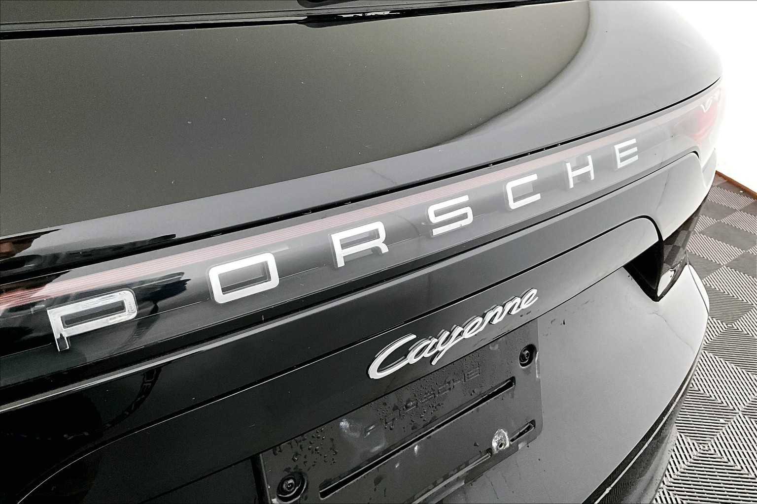 Used 2022 Porsche Cayenne image 57