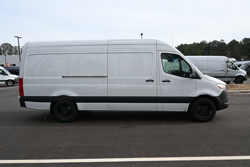 Used 2025 Mercedes-Benz Sprinter 2500 image 25
