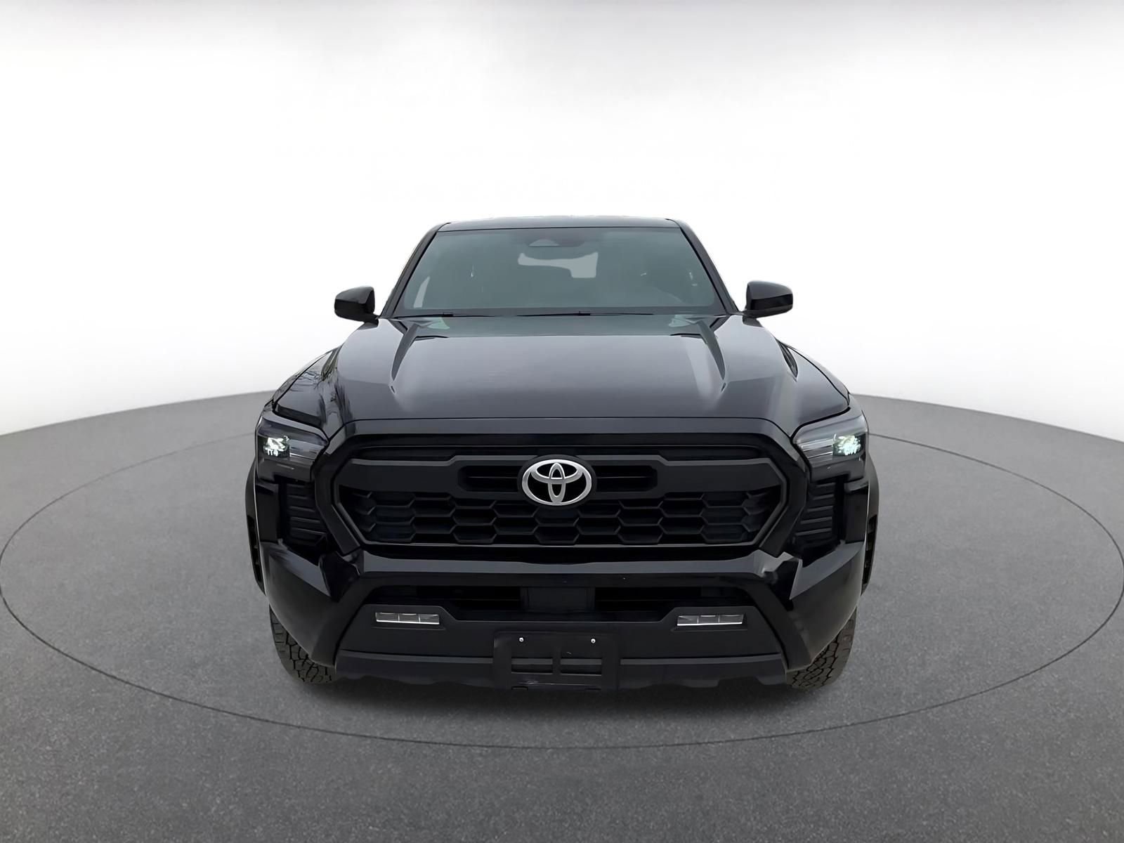 Used 2025 Toyota Tacoma SR image 3