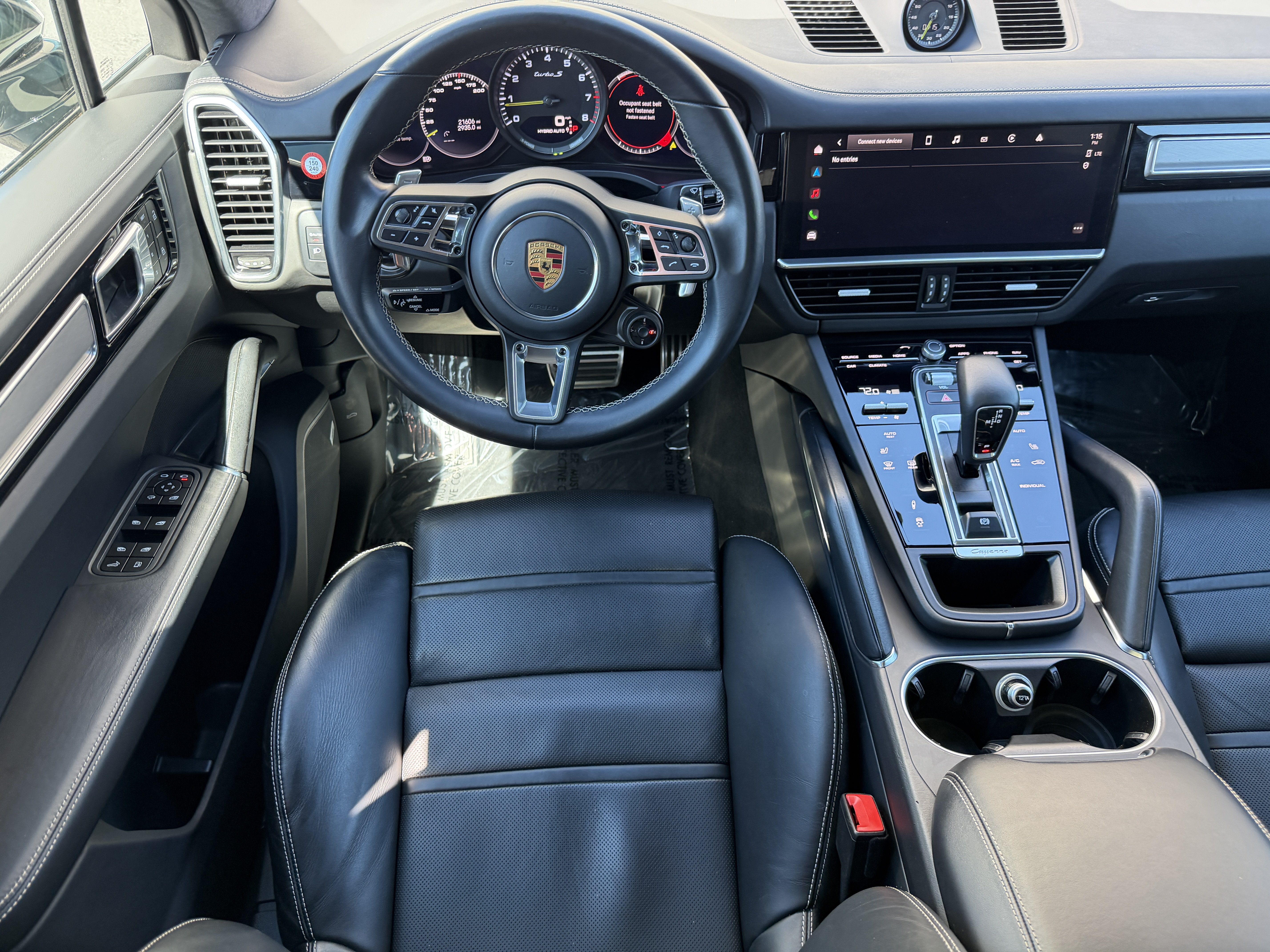 Certified 2022 Porsche Cayenne Turbo S AWD/4WD image 19