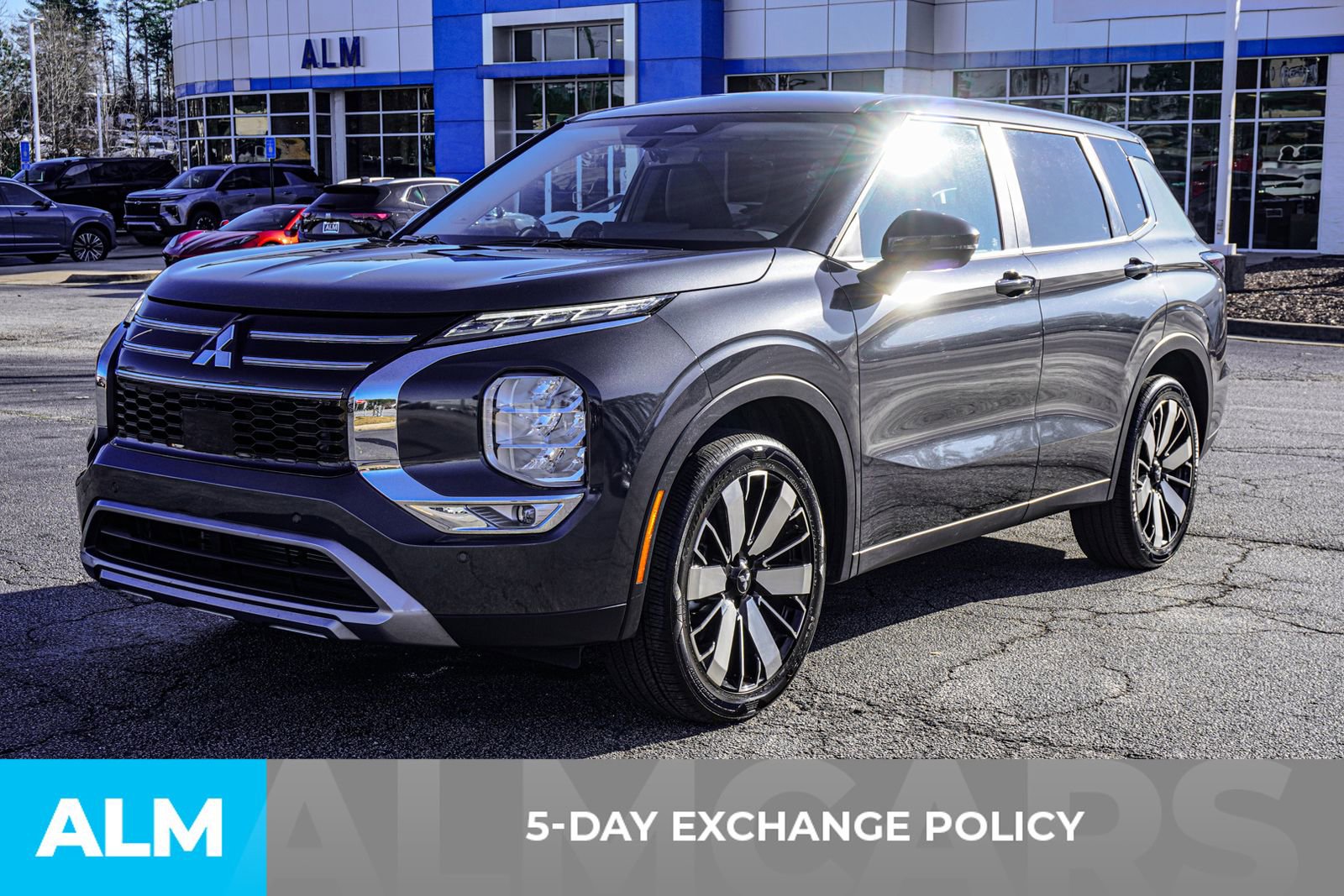 Used 2025 Mitsubishi Outlander SE image 5