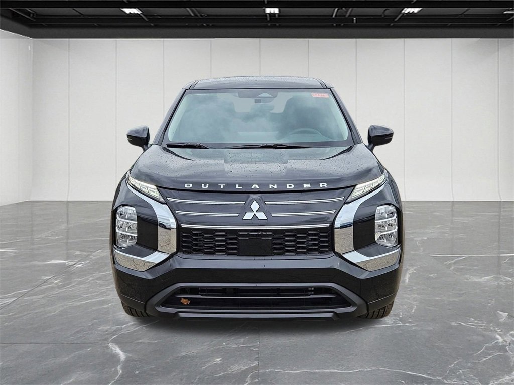New 2025 Mitsubishi Outlander ES image 8