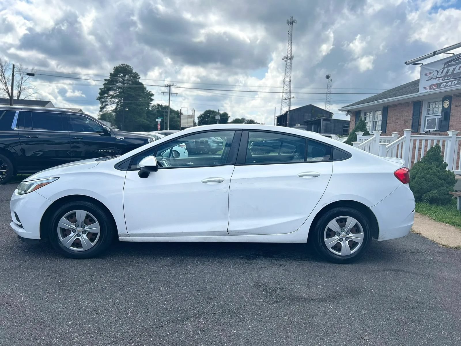 Used 2017 Chevrolet Cruze LS FWD image 2