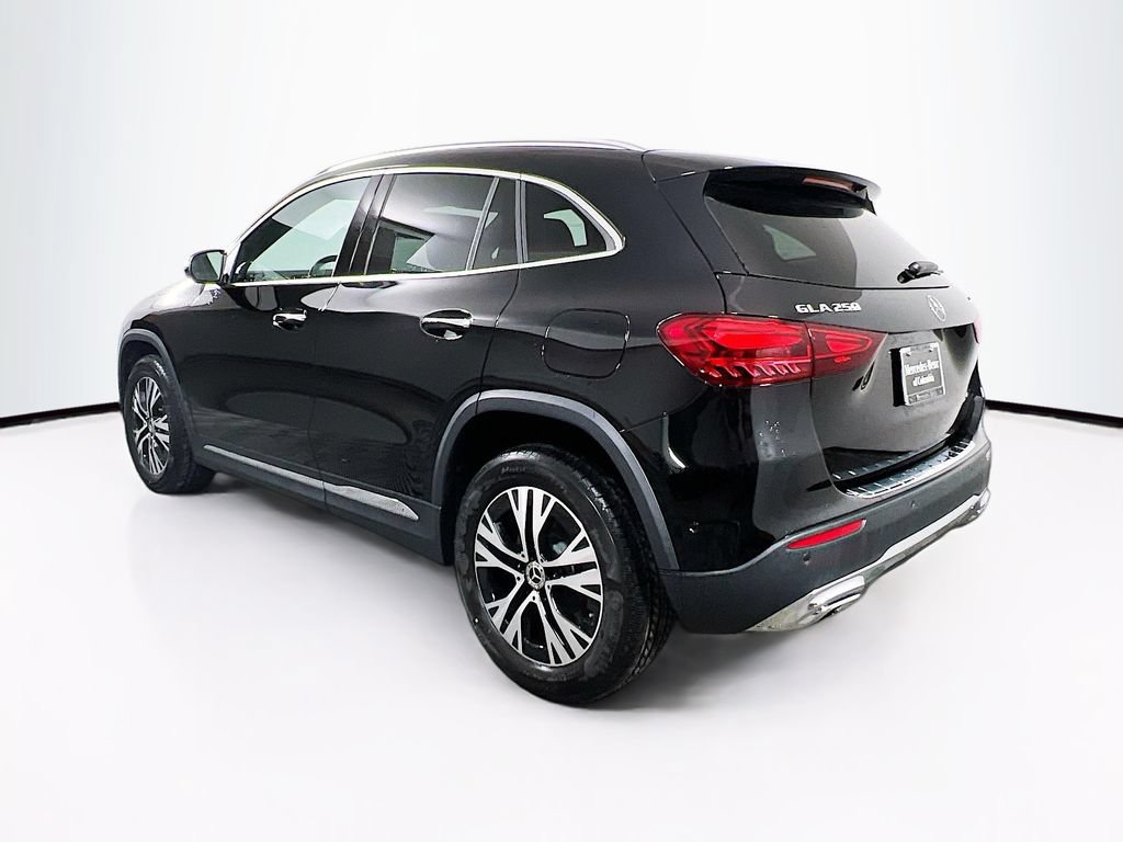 Used 2025 Mercedes-Benz GLA 250 4MATIC image 5