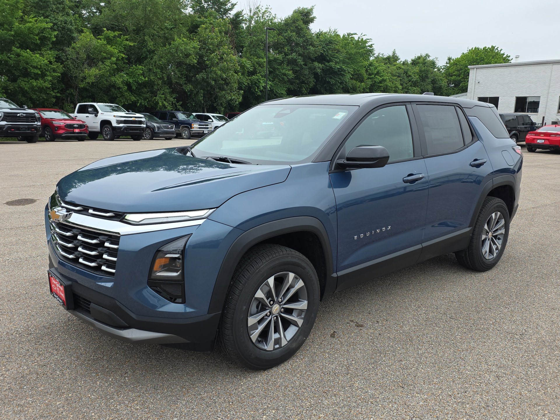 New 2026 Chevrolet Equinox LT w/ Convenience Package II FWD image 4