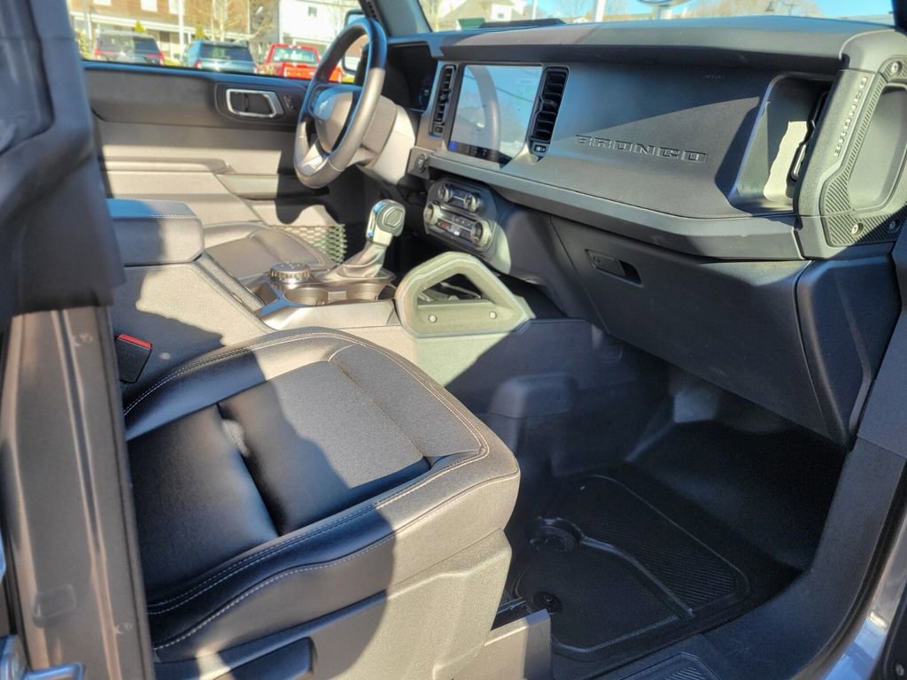 Used 2025 Ford Bronco Badlands image 9