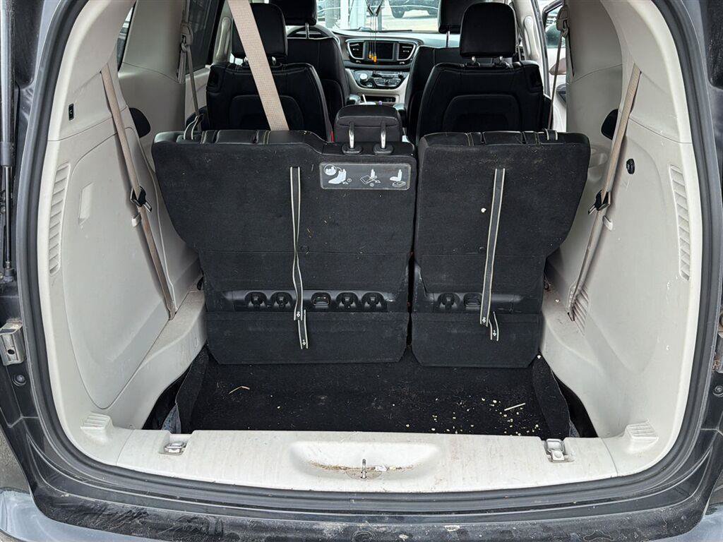 Used 2020 Chrysler Voyager Lxi FWD image 21