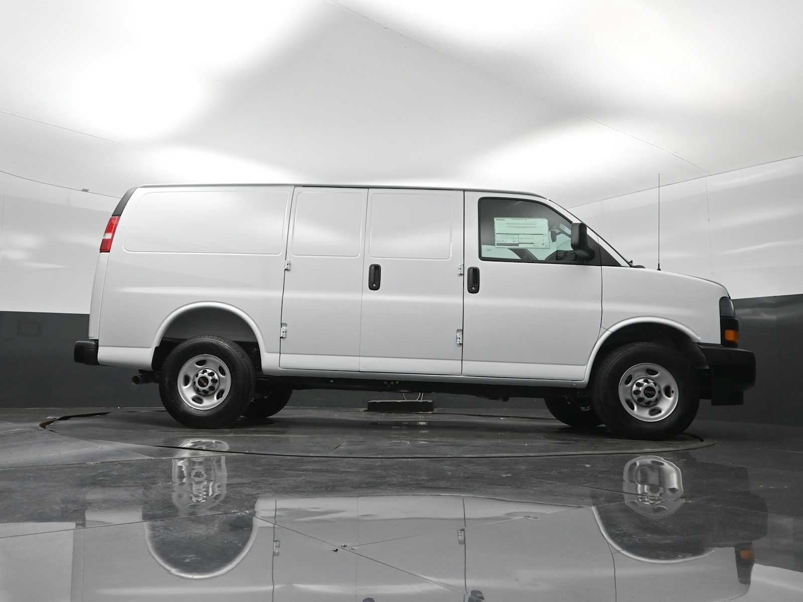 New 2026 GMC Savana 3500 w/ Driver Convenience Package RWD image 25